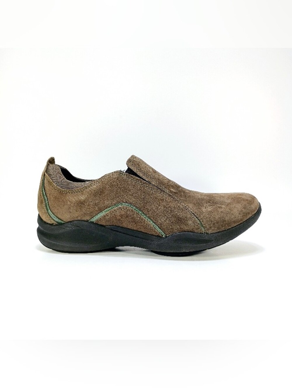 Clarks Wave Crest Womens 7 Wide Fit Brown Suede Slip On Walking Shoes